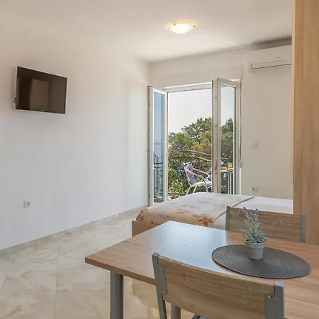 In With House Sea View Apartment Krvavica